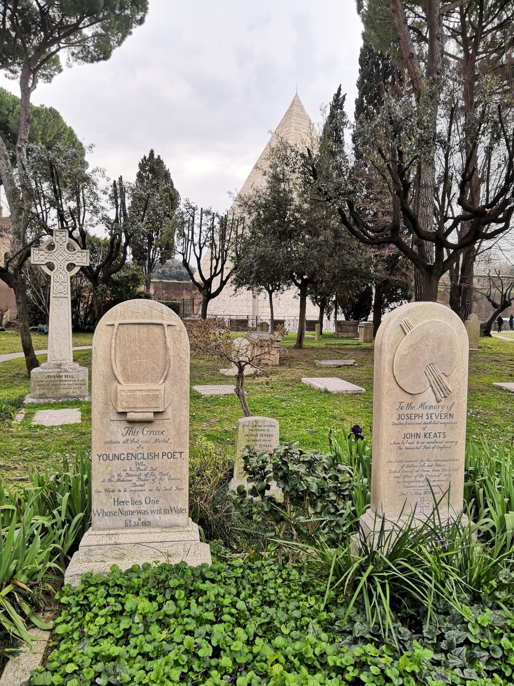 John Keats' tomb (by Giovanna Failla).jpg
